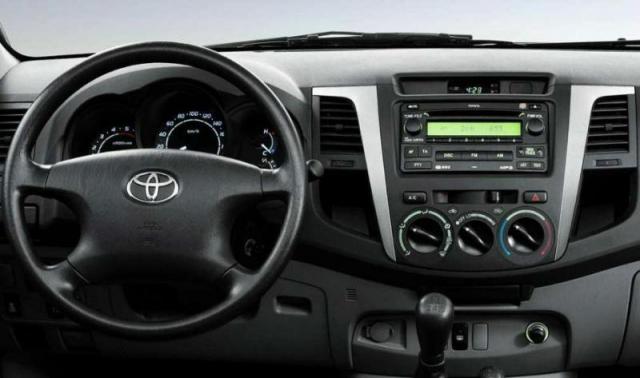 2009-toyota-hilux-pickup-cabina-doble-interior_0.preview.jpg