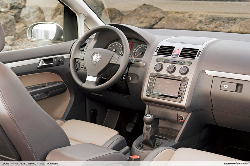 touran_interior.jpg
