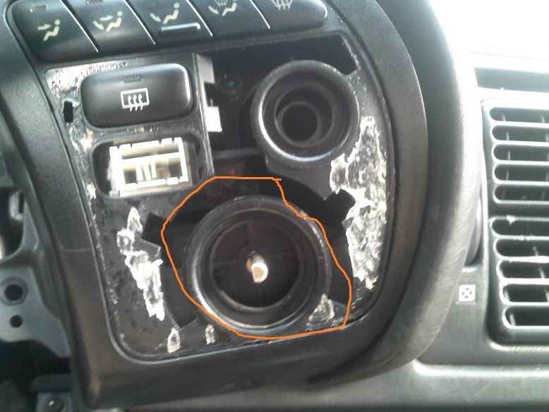 Тук, за врътката топло/студено има жило, за което няма гайка.