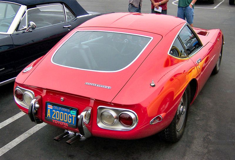 800px-Toyota_2000GT_rear.jpg