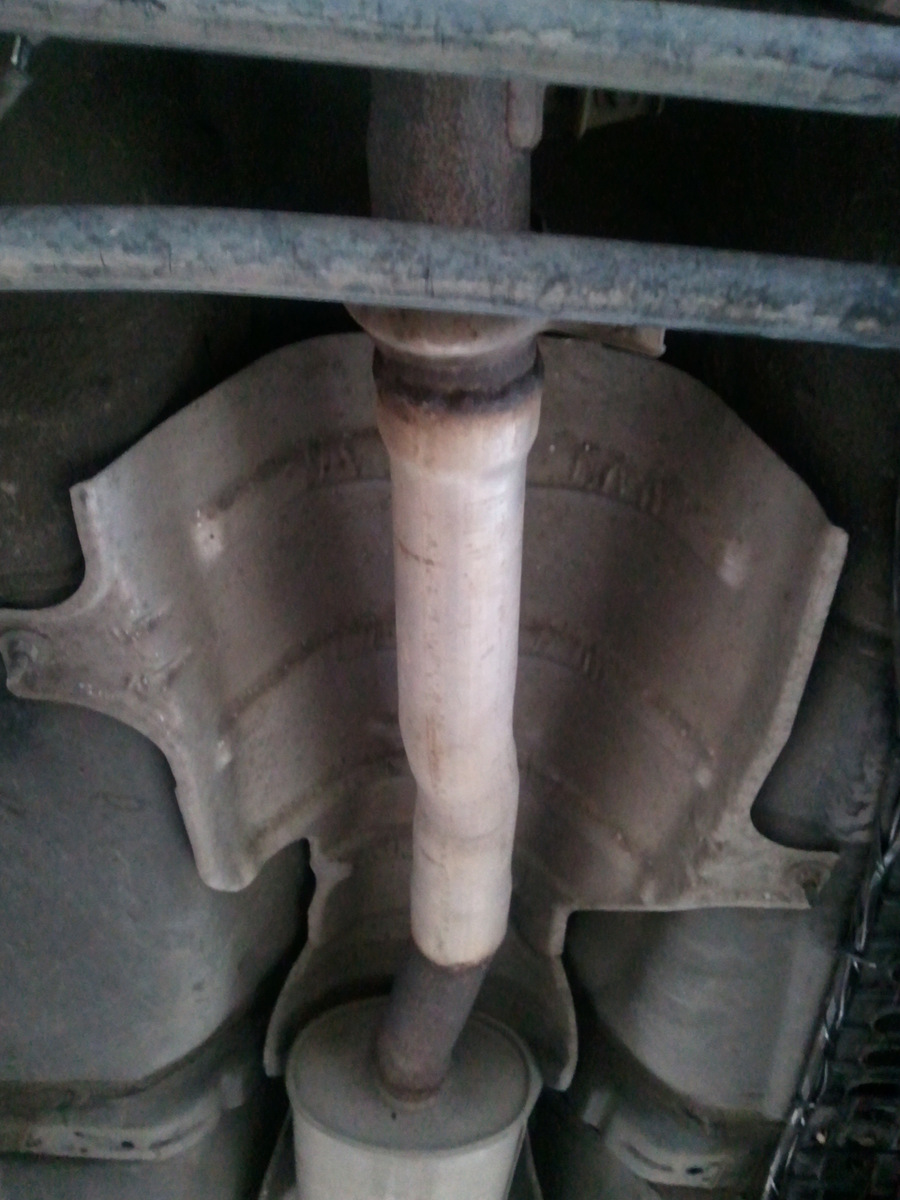 тръбата на мястото на катализатора