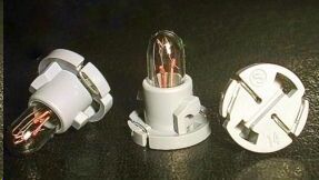 Лампата с цялата основа