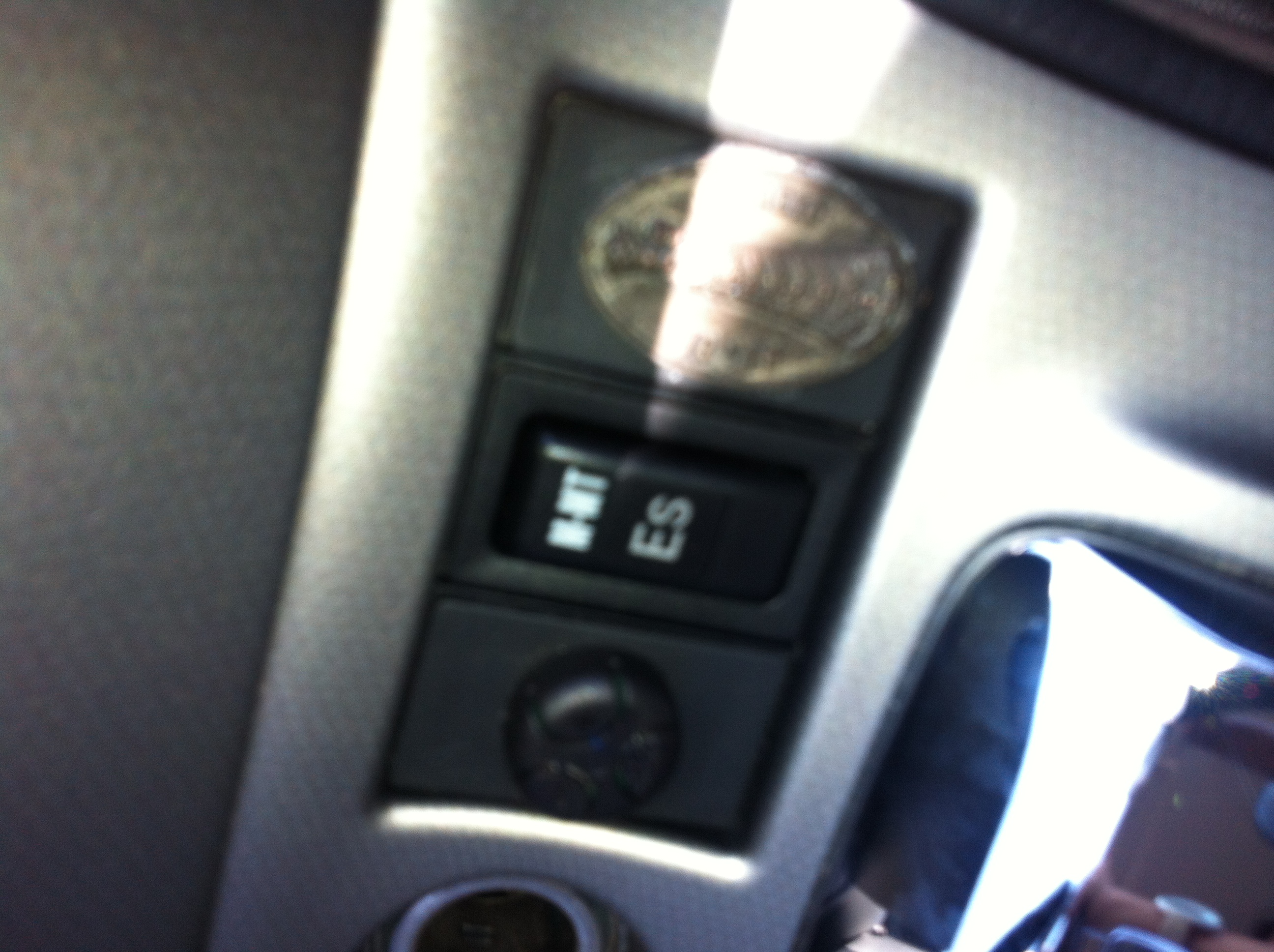 На бутона пише "M-MT Es"