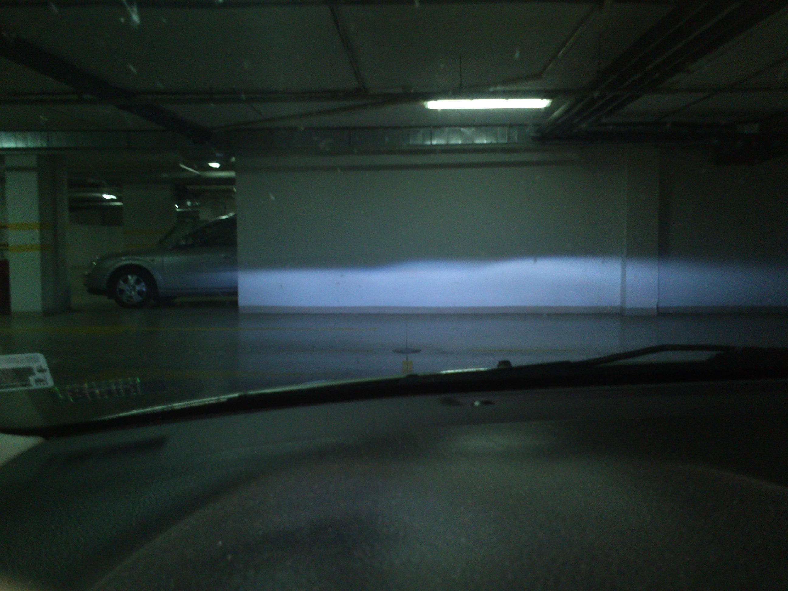 Това е с ксенон 6000К - временно докато ми доставят исканият цвят и преди да мина на проверка на новото в ТМ Ауто