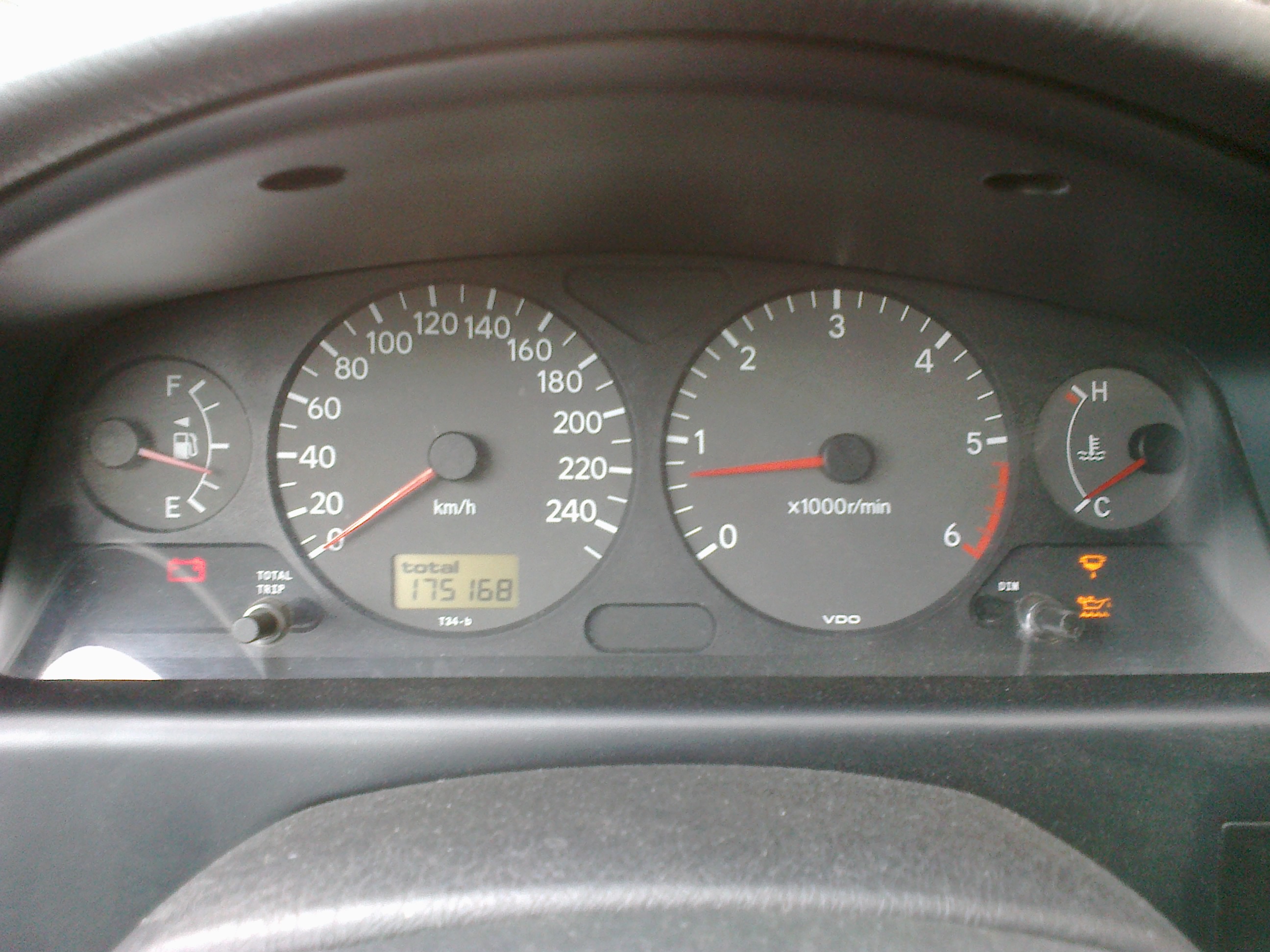 Снимка и на таблото.