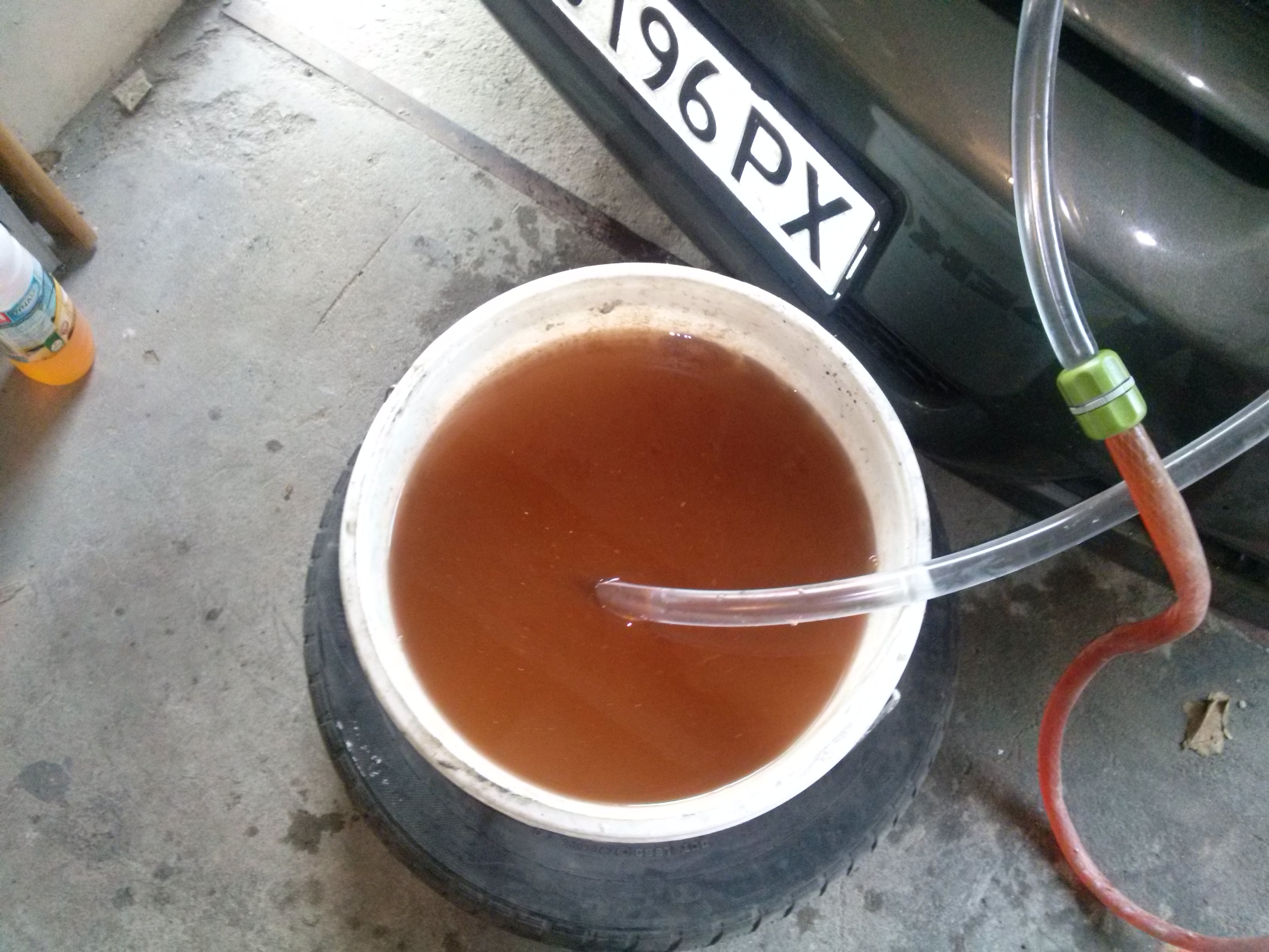 Ръждивата вода в кофата