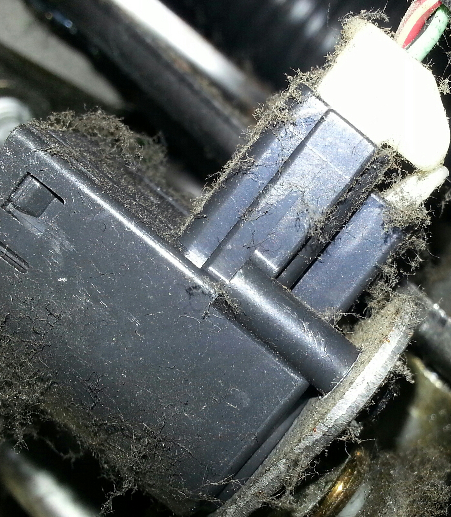 Ето и машинката на съединителя.само с два кабела е