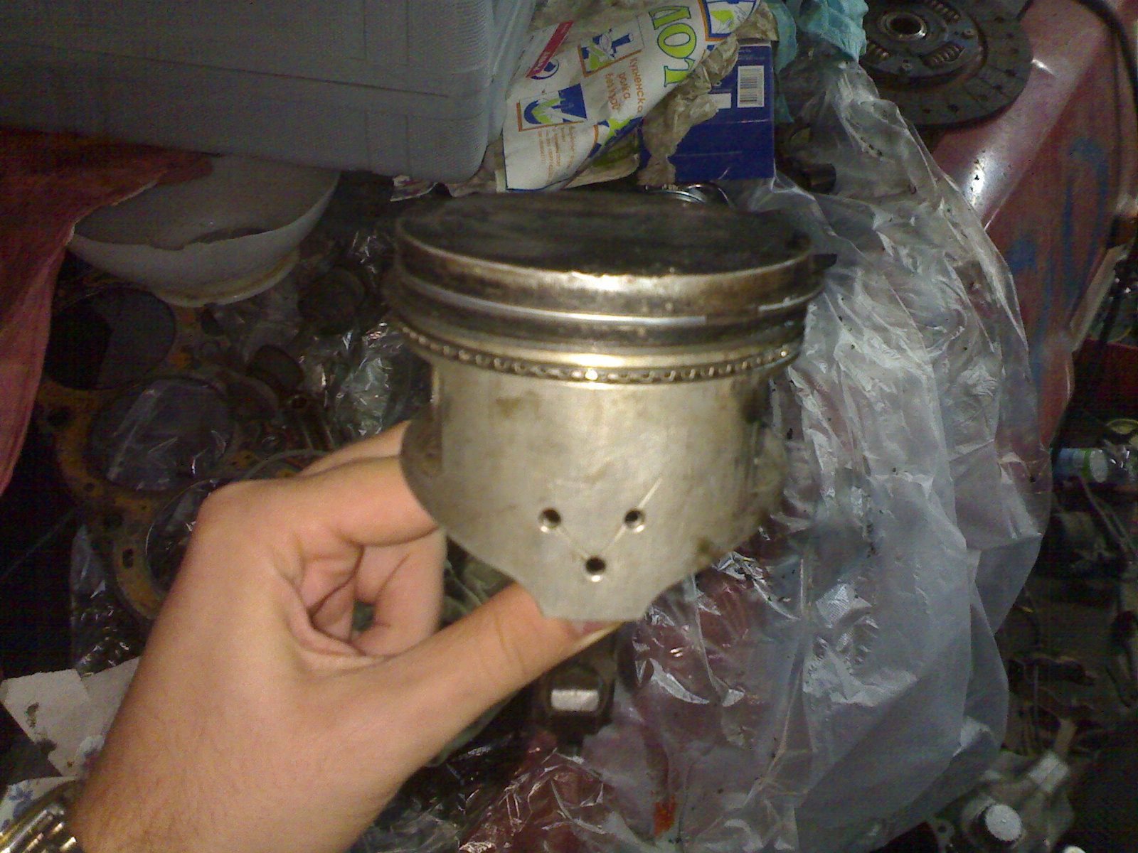 и вече "баба тота" се сдоби със такива буталца :-P