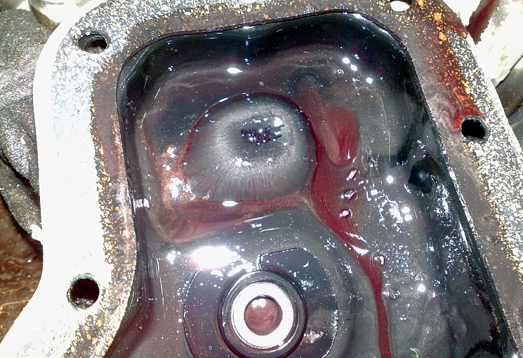 магнит на дъното на кутията