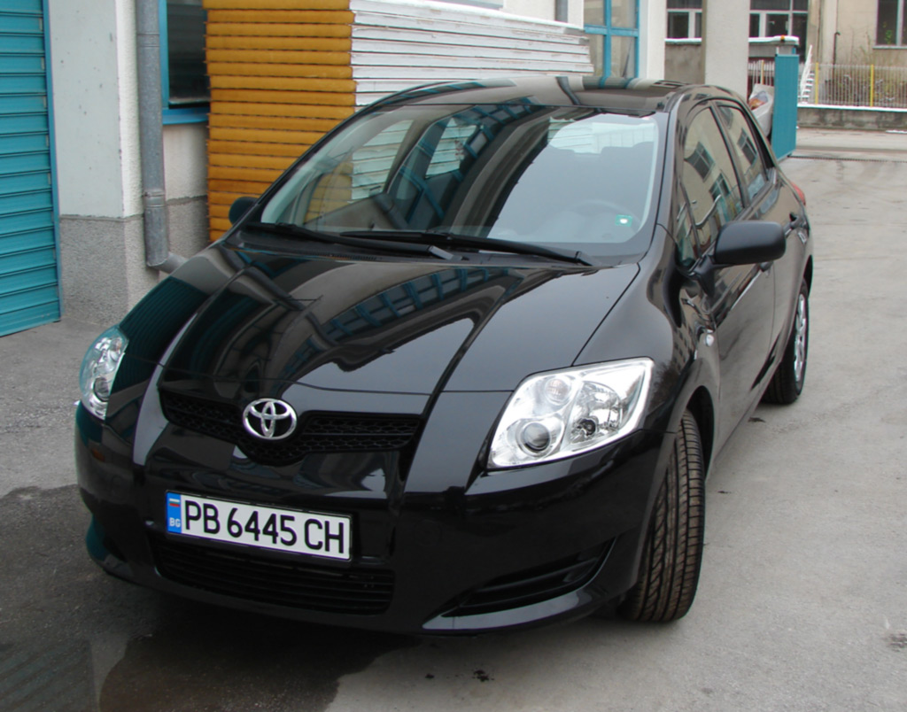 Auris-Front-right.jpg