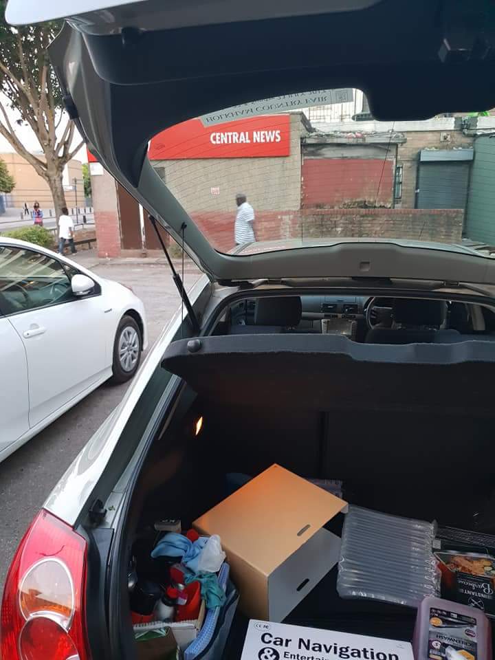 Как? Пробвах да махна кората ,но тая "цицки за закачането на връвта не мога да я махна ..идва и другият проблем...,а как през тавана ще прекарам кабела?Или е лесно?