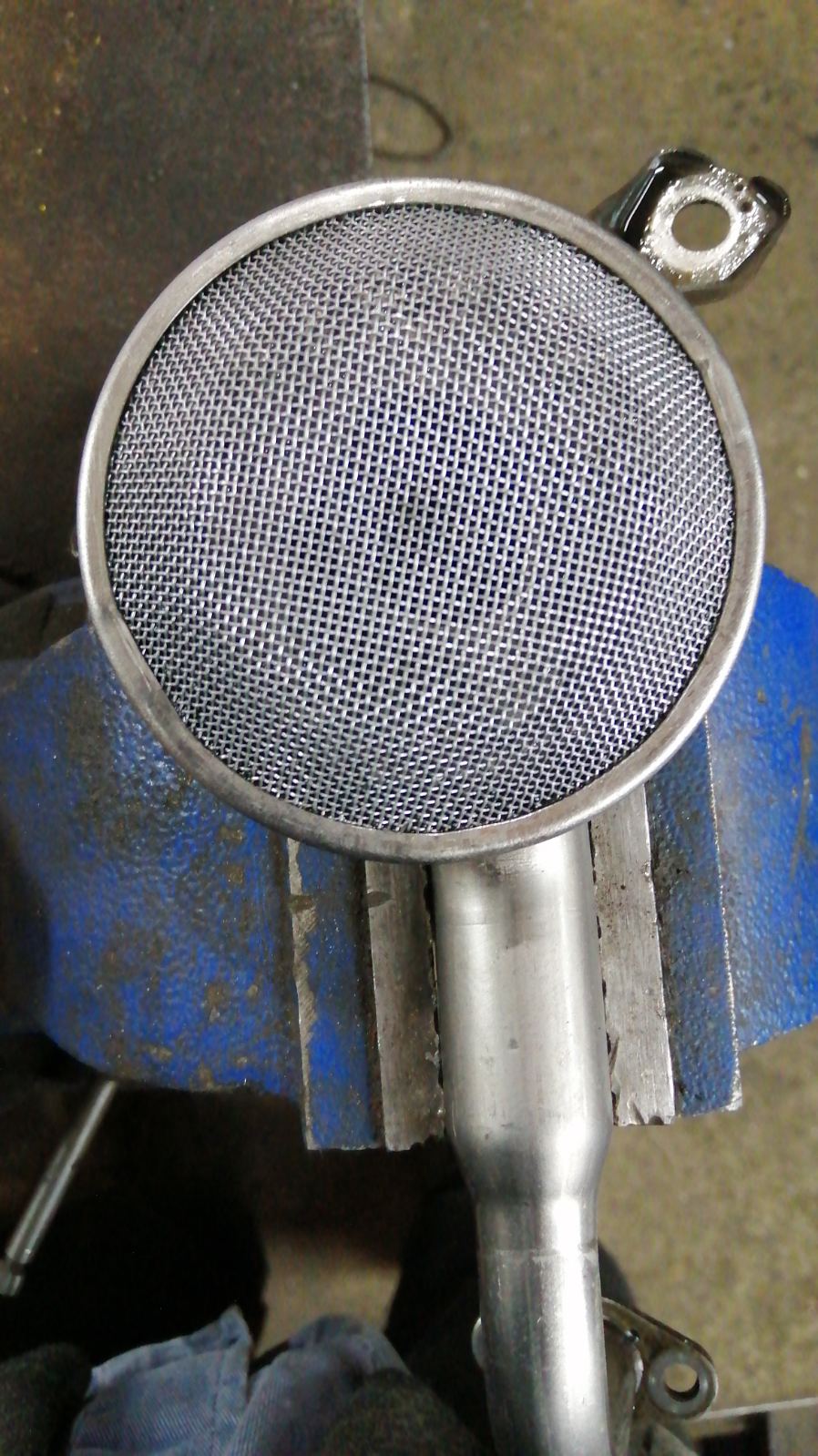 Почистена. Добавям тук че масло слагам на Кастрол и се сменя на 10 000км.