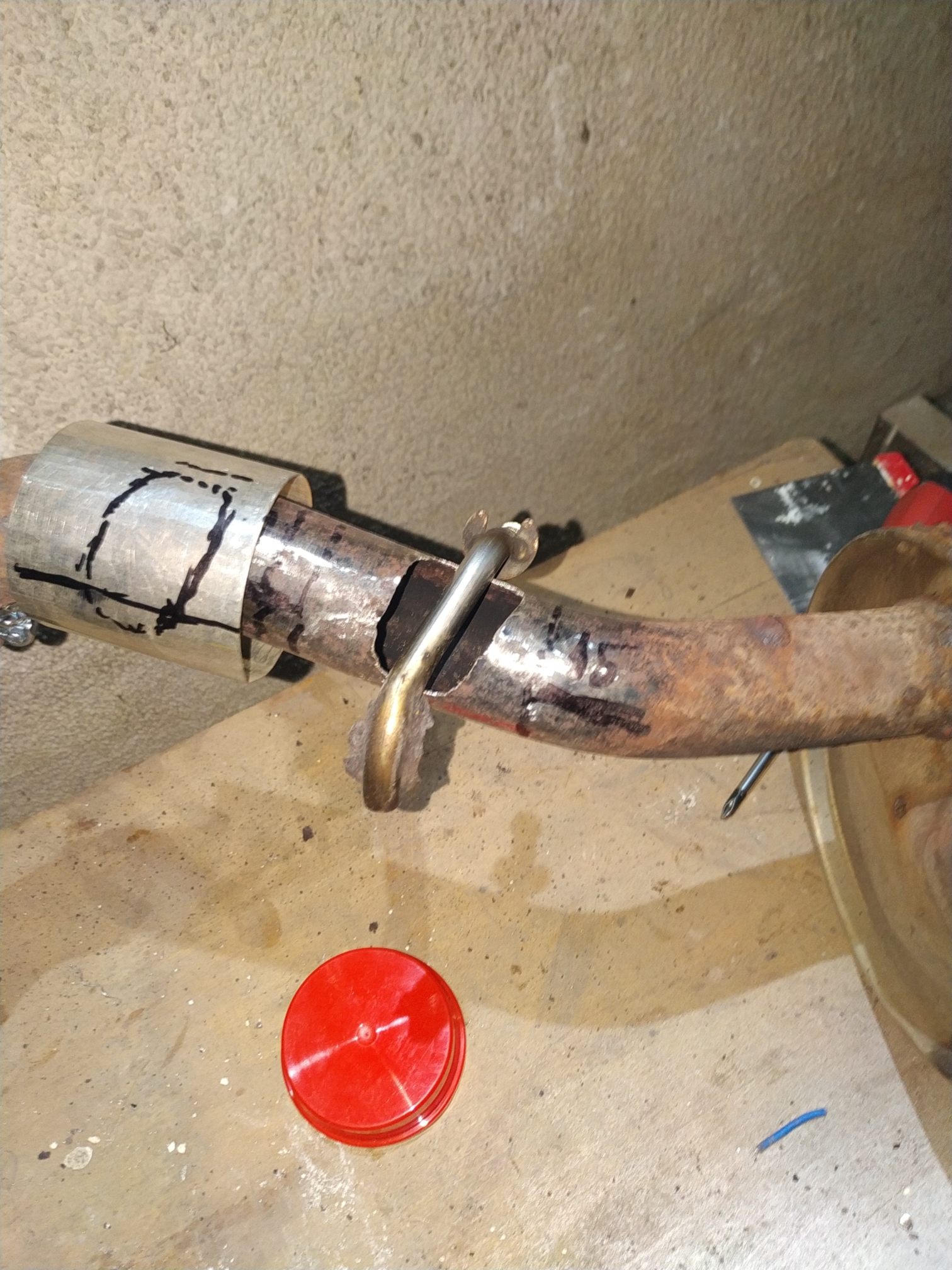 Все още се чудя как да го прикрепя окачвача.