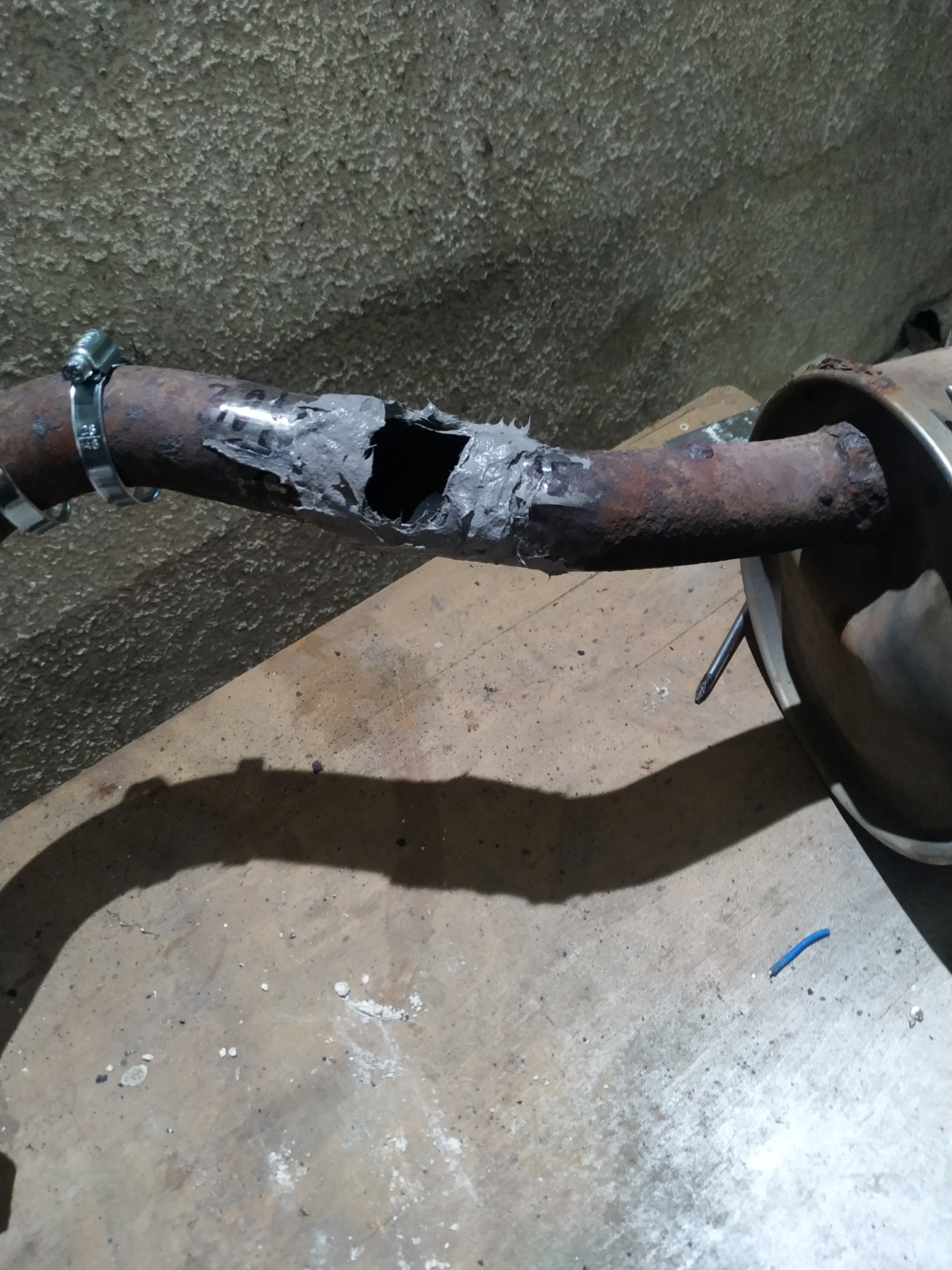 Уплътнителната бандажна паста е нанесена.