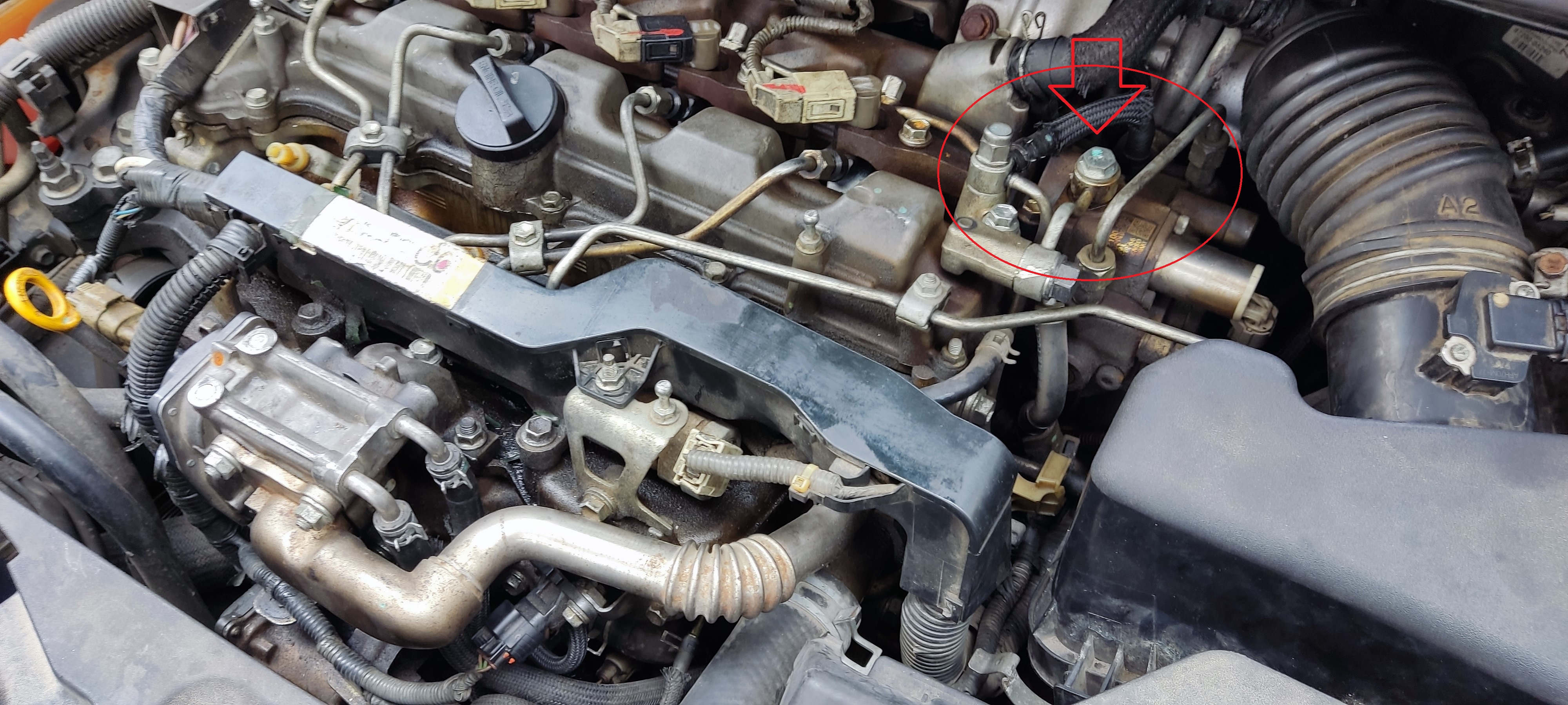 изцапан двигател след смяна на горивния.jpg