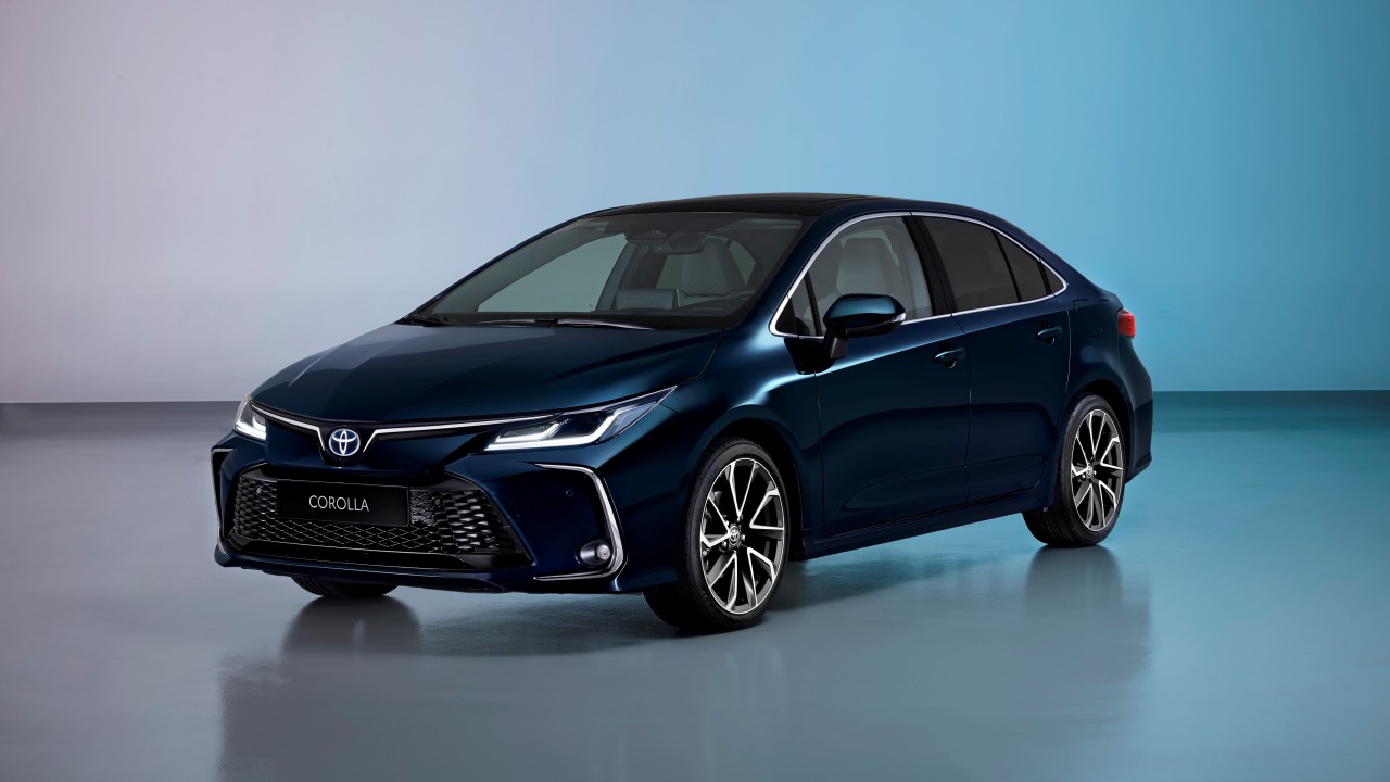 Toyota-Corolla-Hybrid-Sedan-Advance-2023-3.jpg