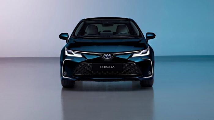 Toyota-Corolla-Hybrid-Sedan-Advance-2023-6-700x394.jpg