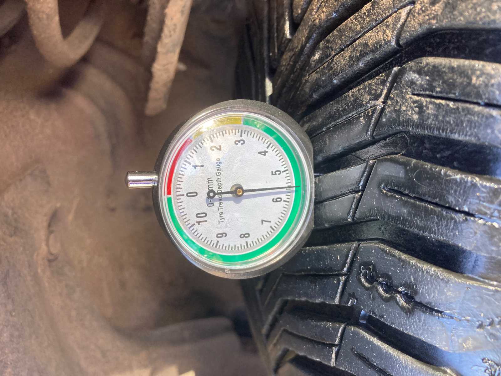 Износване предни (44000 км)