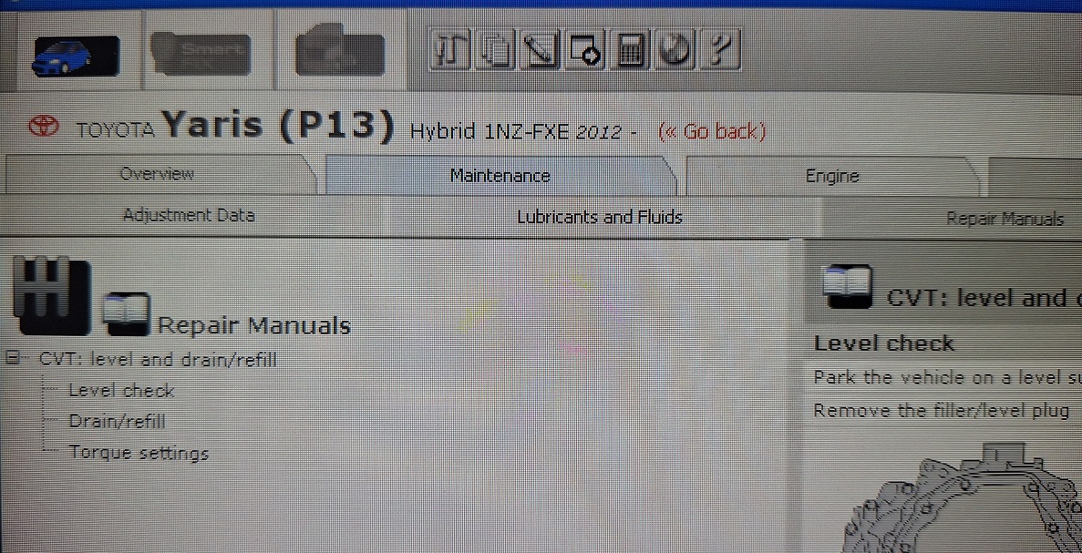 Тойота Ярис Хибрид 2012---