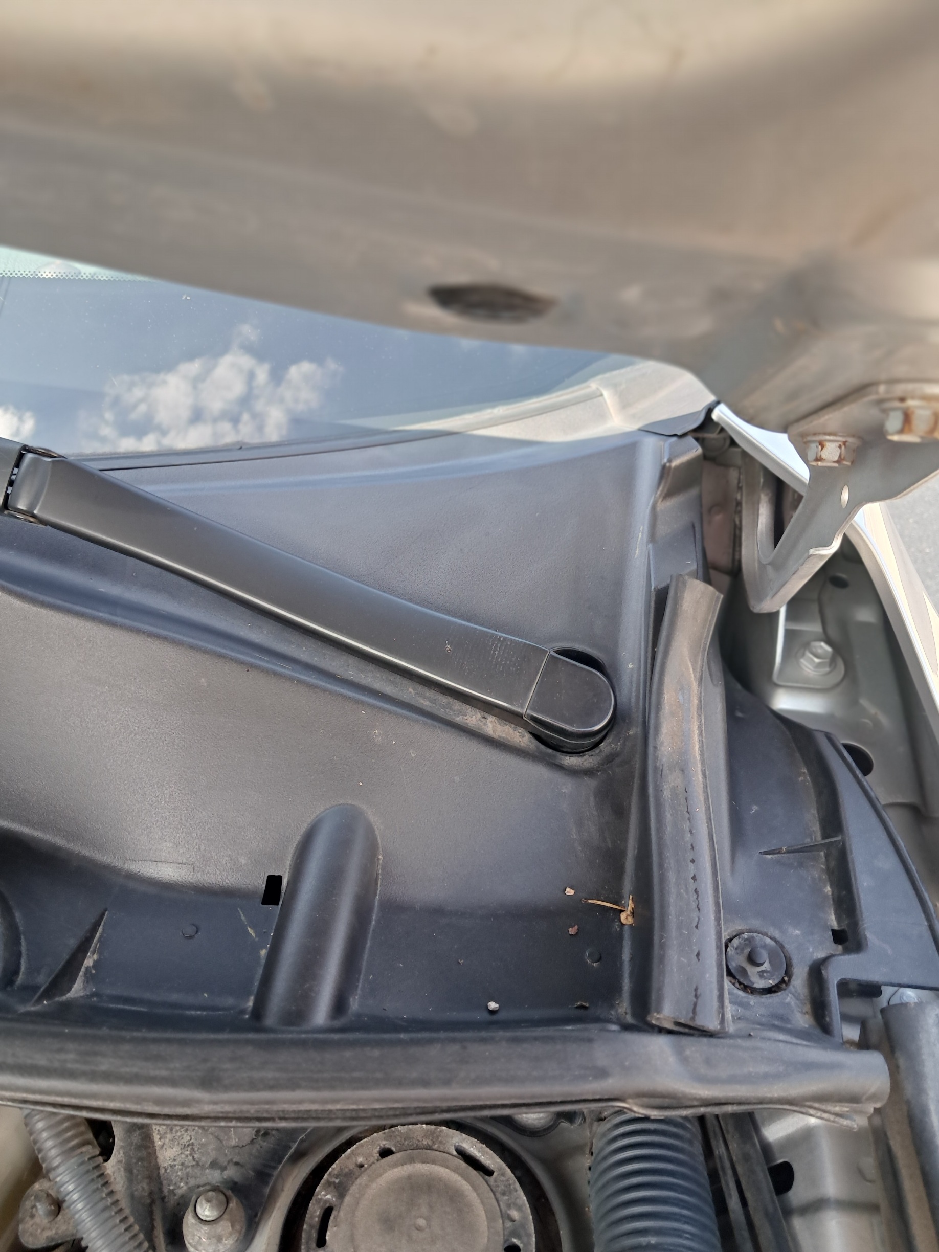 Изглед кора ляво -къде е дренажния отвор?