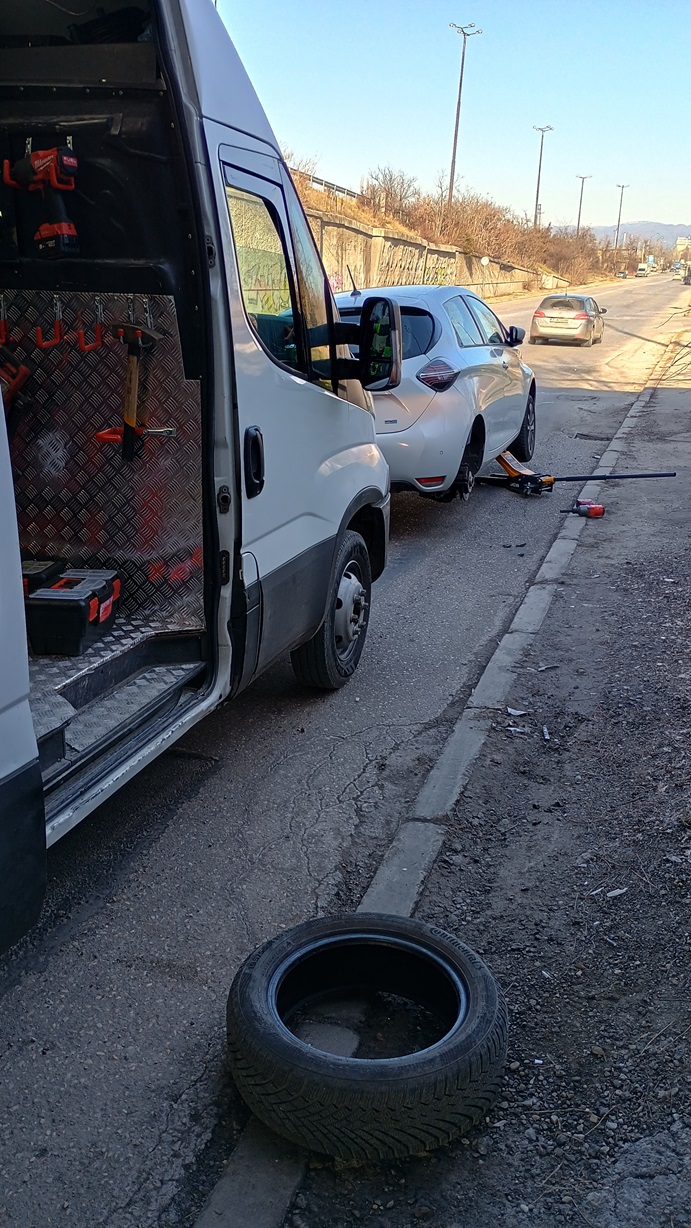 Смяна на спукана гума.jpg