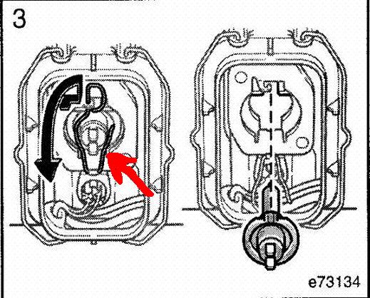 ето по-ясна снимка на скобичката...червената стрелка показва къде се намира точно