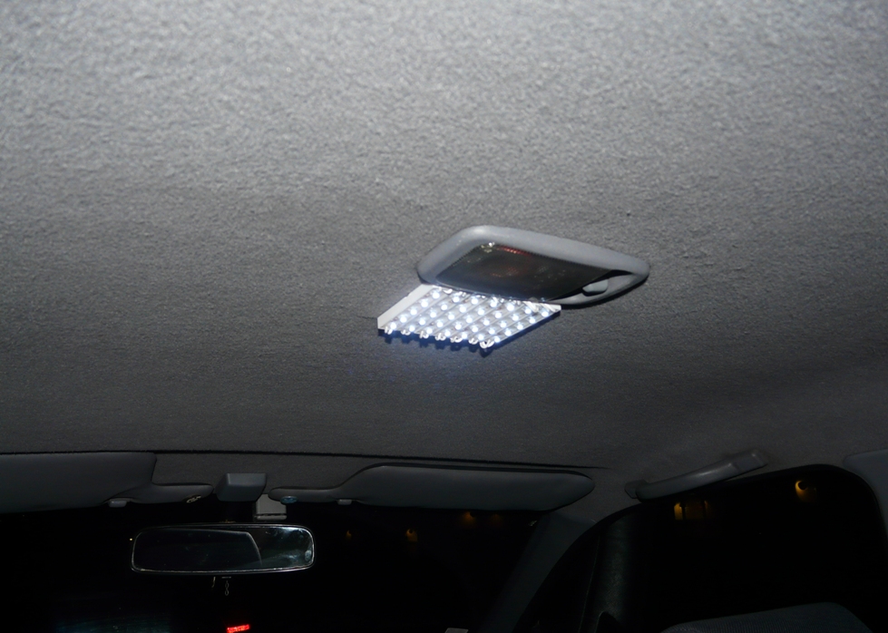 със светкавица