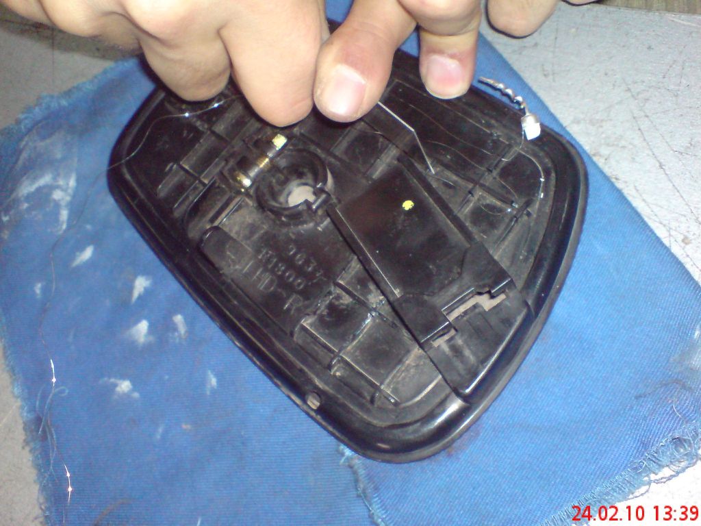 Тук правя канали за да сложа жицата